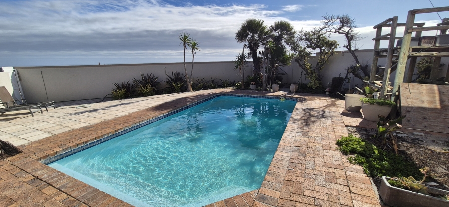 4 Bedroom Property for Sale in Van Riebeeckstrand Western Cape